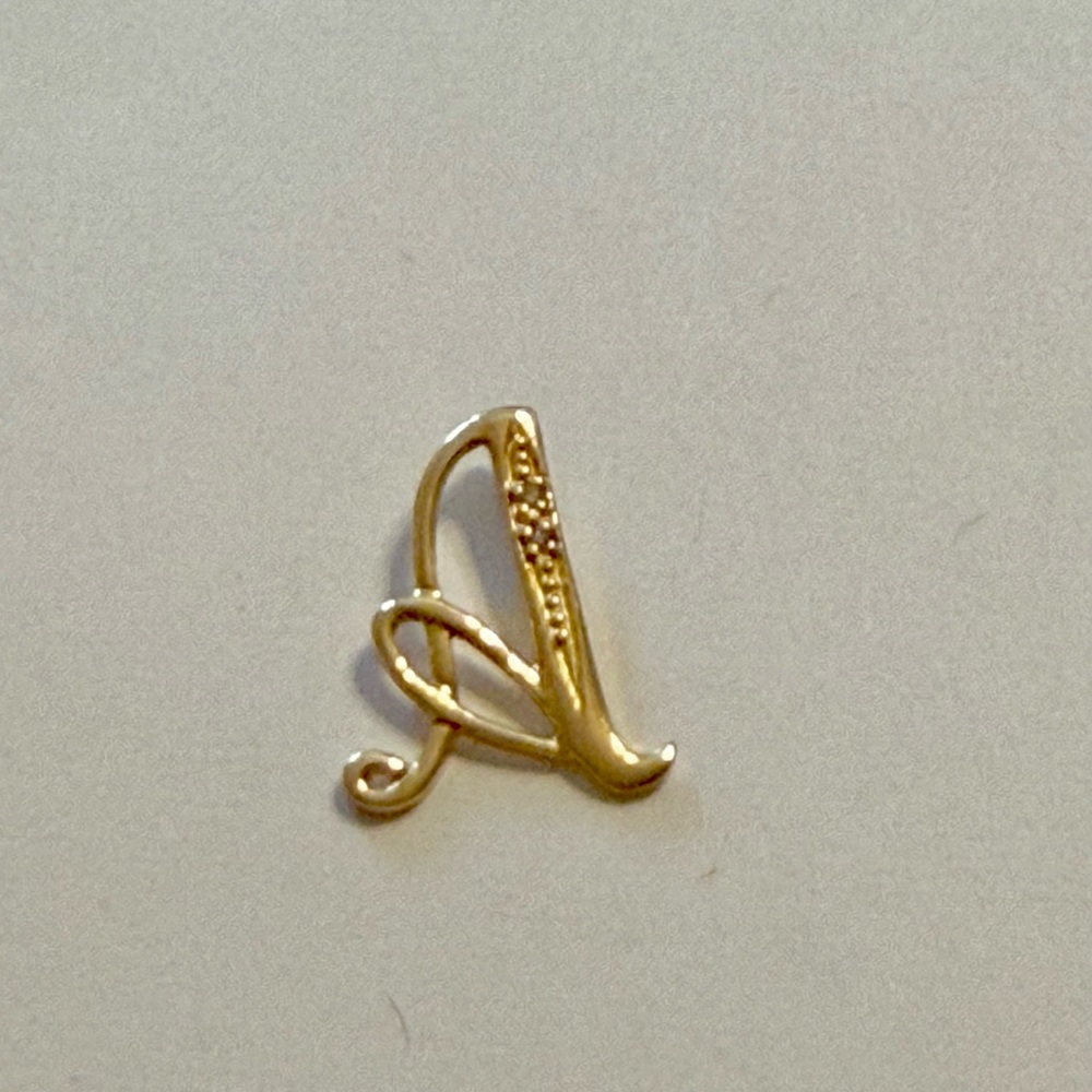 18k solid yellow gold initial letter A pendant with diamonds